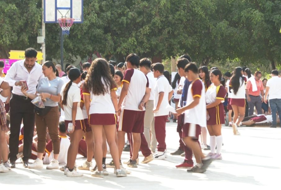 Toman medidas en escuelas para proteger a los alumnos del calor extremo