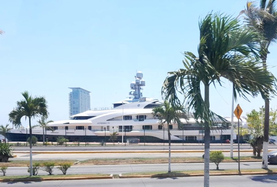 Crucero ATTESSA pernocta en Vallarta