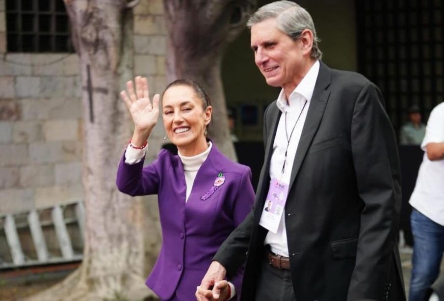 Claudia Sheinbaum y su esposo.