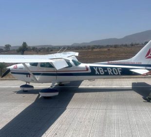 Avioneta aterriza en macrolibramiento