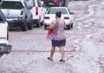 Calle San Salvador destrozada y vecinos accidentados en Vallarta