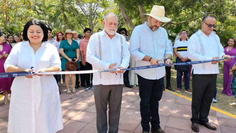 Celebra el CUCosta su 30 aniversario con develación de placa