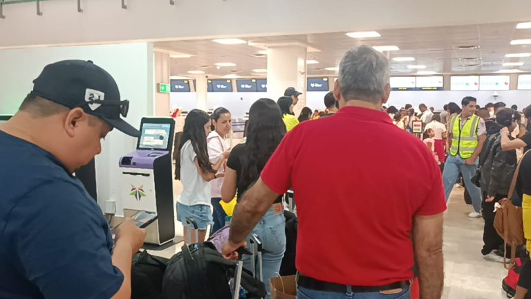 Aerolíneas deben informar demoras por falla informática Profeco