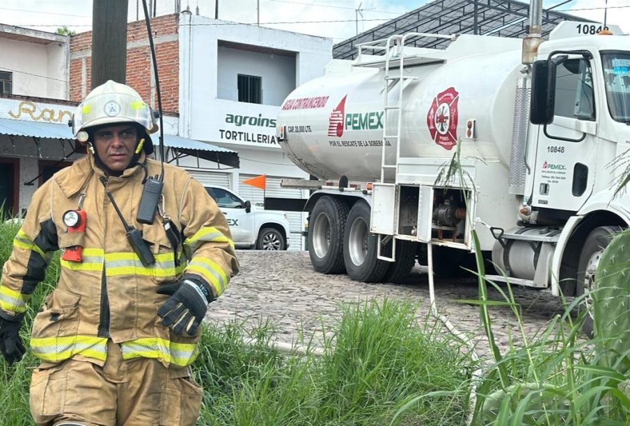 Contención de fuga de hidrocarburos continúa, Zapotlanejo (Video)