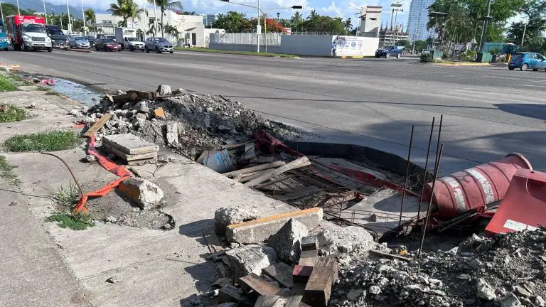 Denuncian Obra Inconclusa de Telmex en Avenida de Ingreso