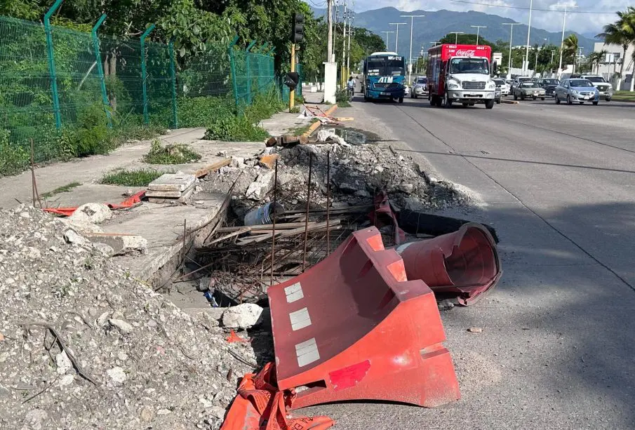 Denuncian Obra Inconclusa de Telmex en Avenida de Ingreso