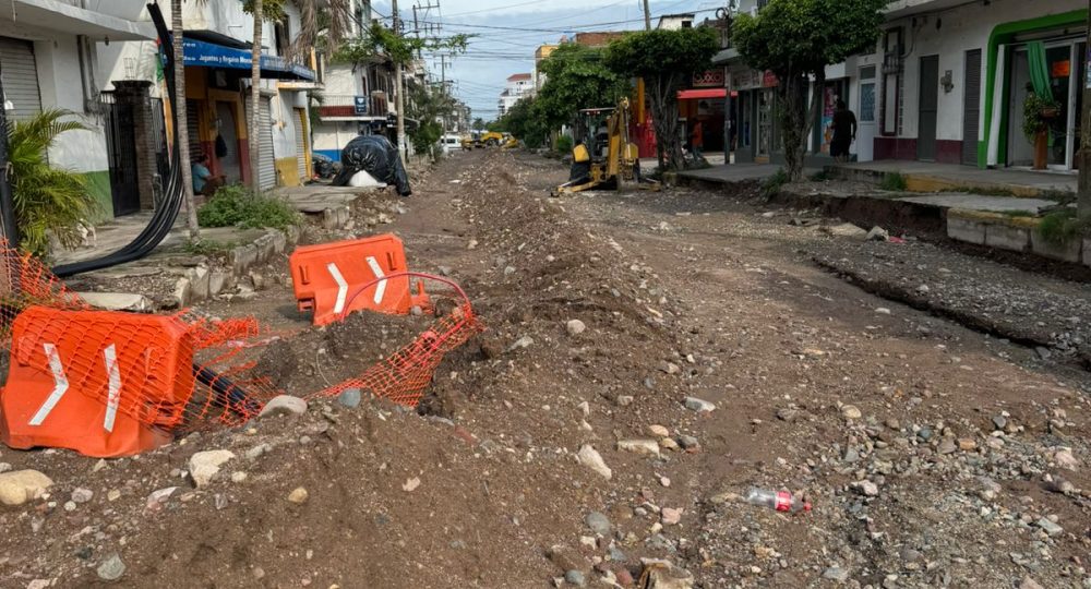 Vecinos de la San Salvador protestan por afectaciones de obra