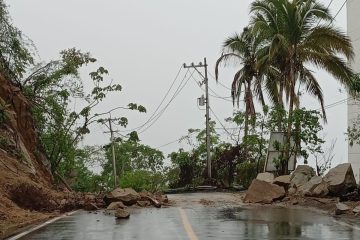 Derrumbe carretera 200