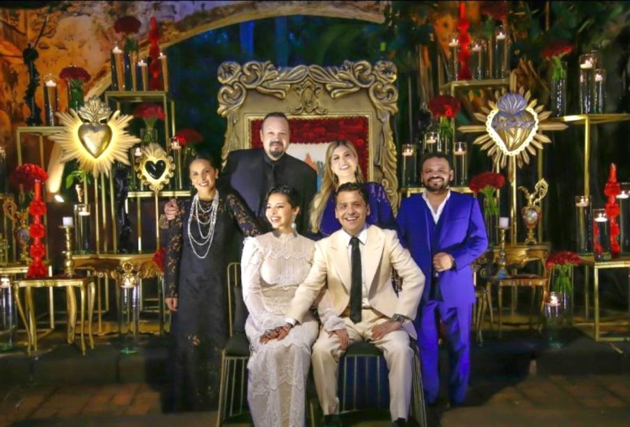 Foto tras la boda de Nodal y Ángela, con Pepe Aguilar