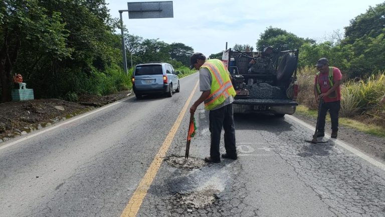 Bachearon tramo Las Varas de Carretera Federal 200 