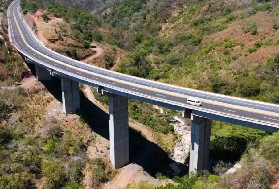 Autopista Las Varas-Puerto Vallarta en documentalde Discovery
