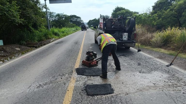 Bachearon tramo Las Varas de Carretera Federal 200