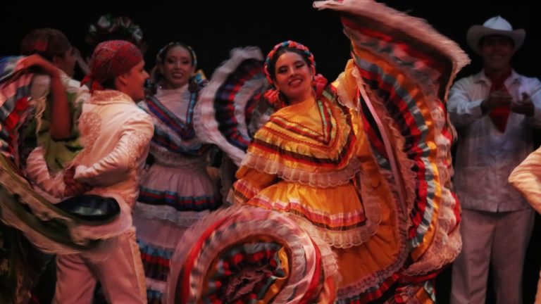 #ArteyCultura | El grupo folklórico Huichol fue fundado hace 45 años en la ciudad de Durango, han realizado giras por Estados Unidos y Europa, el sábado 24 de agosto regresan a Puerto Vallarta