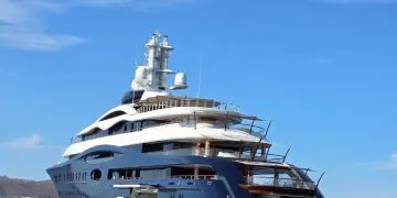El lujoso yate del creador de Facebook, Mark Zuckerberg fue captado a su llegada a la bahía de Loreto en Baja California Sur