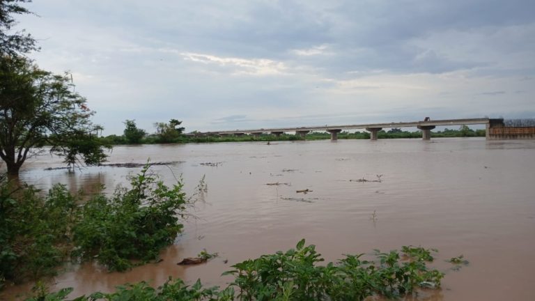 Crecida del río Acaponeta obstruyó carretera Tecuala-El Filo-