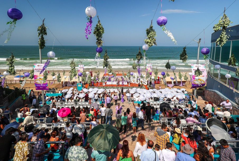 Matrimonios colectivos "El mar, testigo de nuestro amor" legalizan la unión de 150 parejas de todas las edades y orientaciones en Tijuana