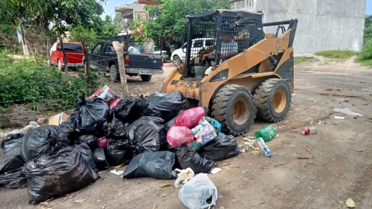 Se acumuló la basura el fin de semana; celebraron Día del Aseador