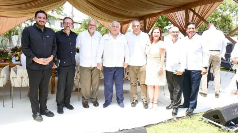 Navarro Quintero se reúne con empresarios de Bahía