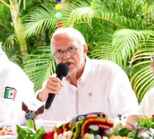 Navarro Quintero se reúne con empresarios de Bahía