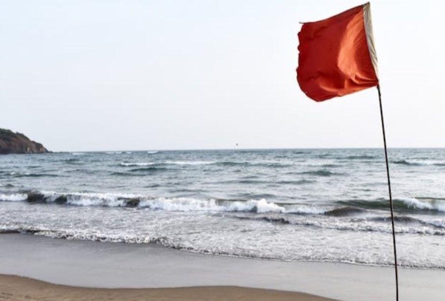 Playas de Nuevo Vallarta y Rincón de Guayabitos cerradas, oleaje