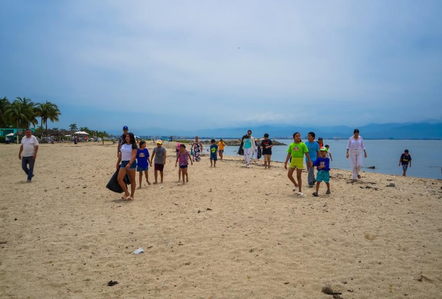 Realizan jornada de limpieza en Playa La Manzanilla