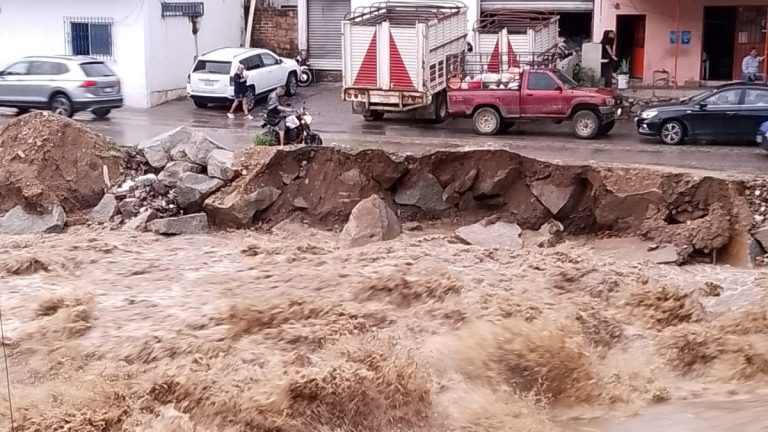 Sorpresiva creciente del río Cuale alarma a vecinos