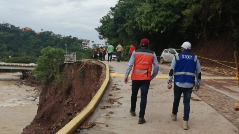 Ante riesgo por huracán en Puerto Vallarta están listos Protección Civil