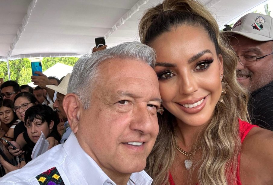 Yussara Canales saluda a AMLO durante gira por Jalisco