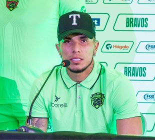 Carlos Salcedo en rueda de prensa