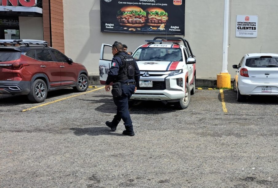 Robo en plaza comercial.