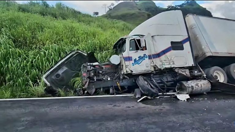 Accidente en la carretera Tepic-Guadalajara: Tráiler y camión