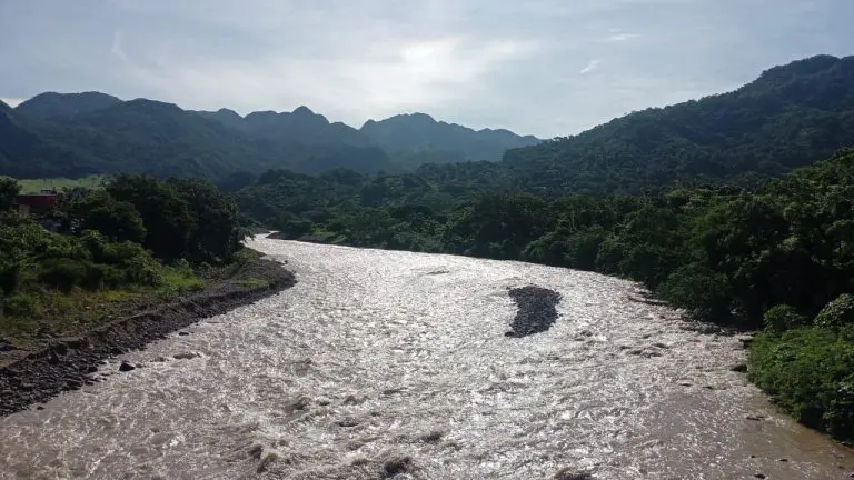 Alerta en Bahía de Banderas Río Ameca crece, sin desbordamientos graves