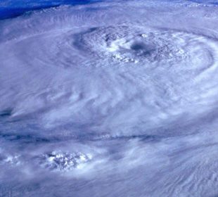 Huracán “John” tocará tierra entre Oaxaca y Guerrero esta noche