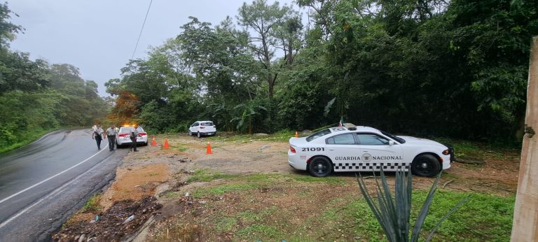 Localizan a hombre sin vida en un automóvil cerca de El Tuito