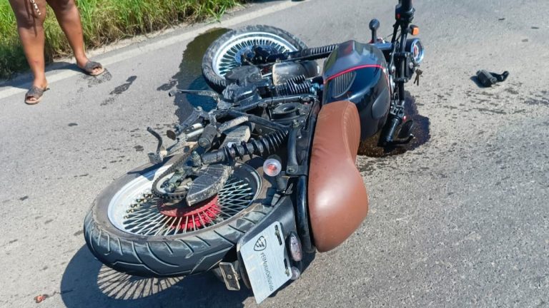 Motociclista muere tras brutal choque con revolvedora