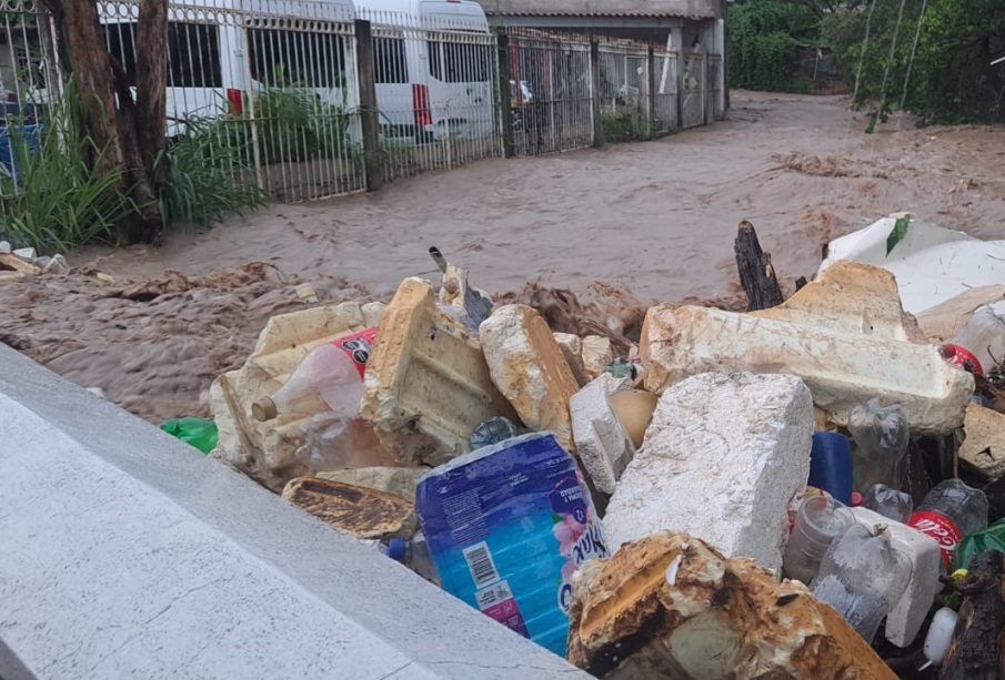 Tormenta Provoca Desbordamiento Arroyo El Contentillo (Video)