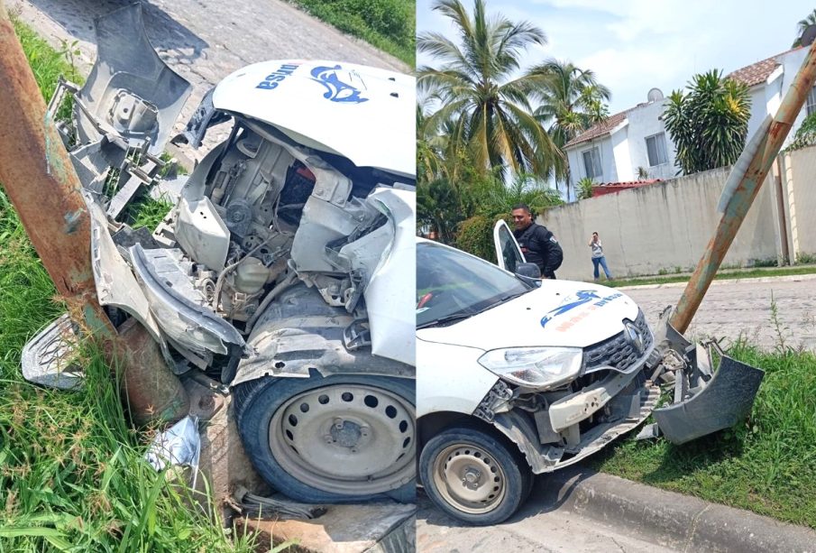 Auto destrozado tras choque a poste