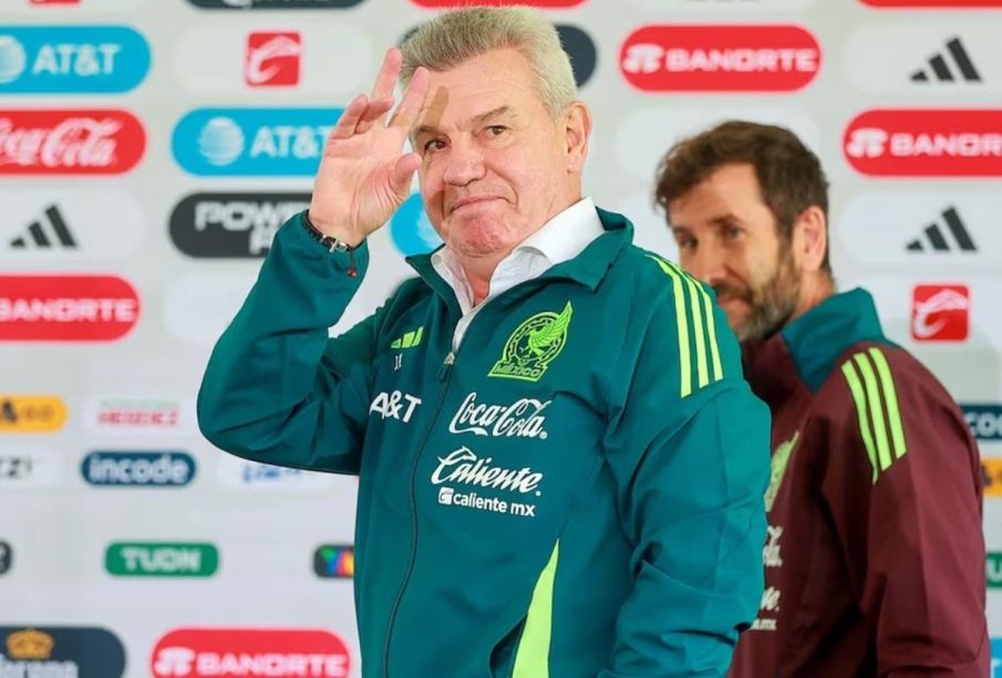 Javier Aguirre define alineación