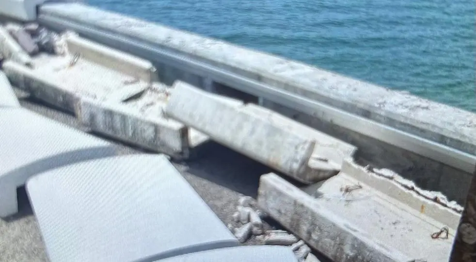 Barandas desmontadas en el malecón de Puerto Vallarta