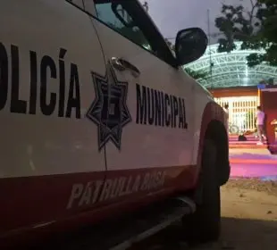 Patrulla afuera de secundaria