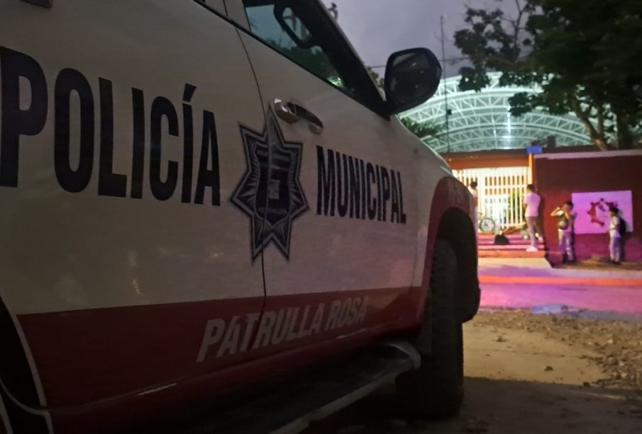 Patrulla afuera de secundaria