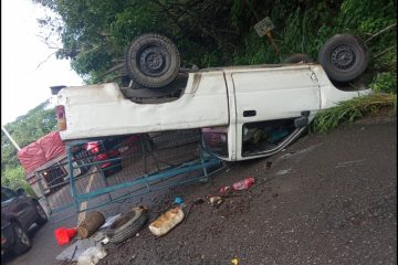 Volcadura en Boca de Tomatlán.