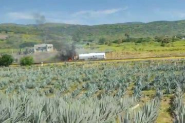 Autopista Tepic-Guadalajara fue cerrada por incendio de pipa