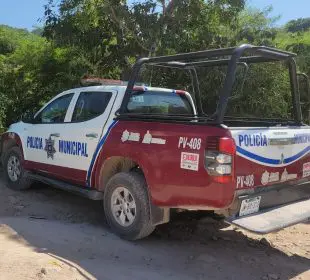Hallan un cadáver colgado en un árbol en un predio de El Pitillal