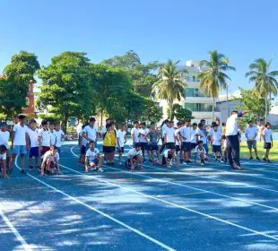 Estudiantes en actividades deportivas