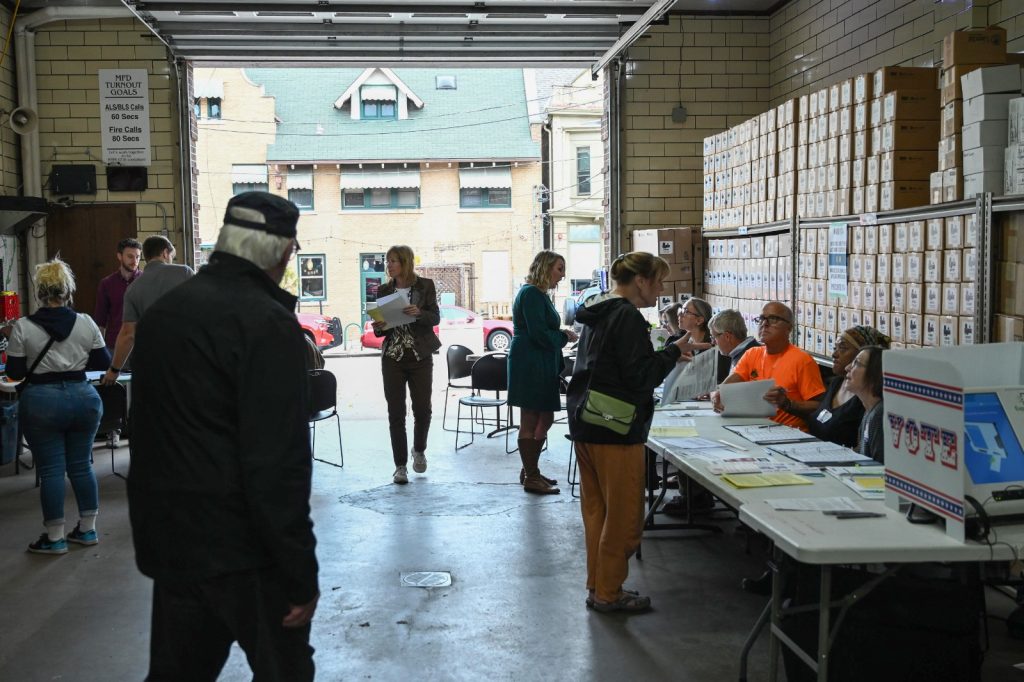 Elecciones EU 2024 Extienden horario de votación