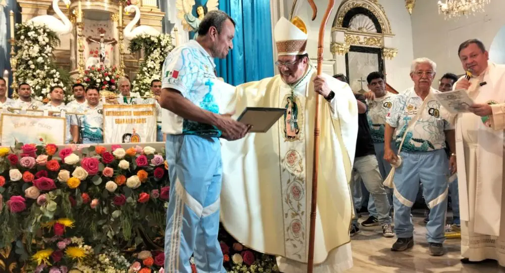 Cierran festejos guadalupanos con la llegada de la antorcha