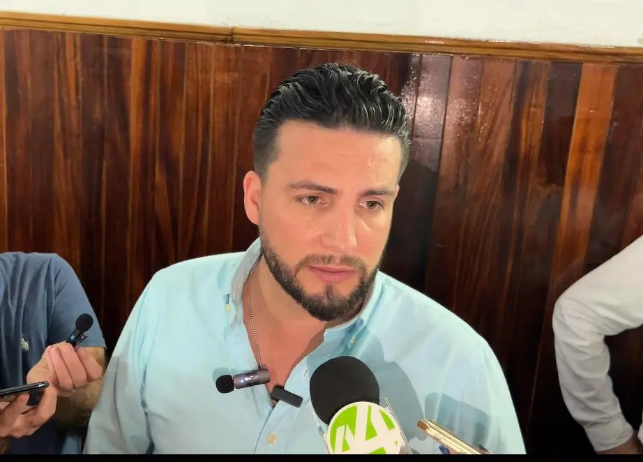 Luis Munguia entrega recepcion