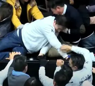 Tremenda bronca entre diputados en Taiwán (Video)