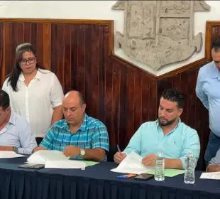 Munguia Martinez firma entrega recepcion